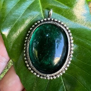 Silver-tone Green Glass Large Costume Pendant👠